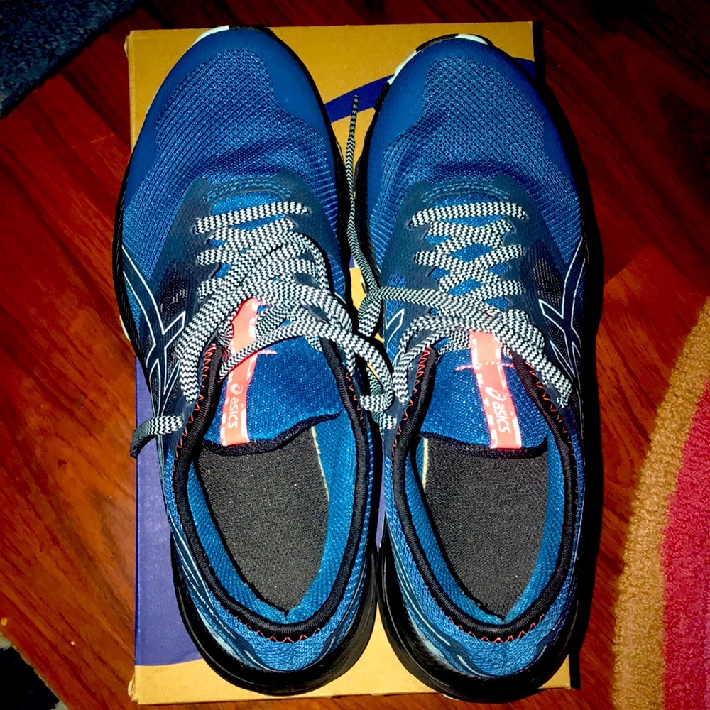 ASICS gel excite trail size 9 womens